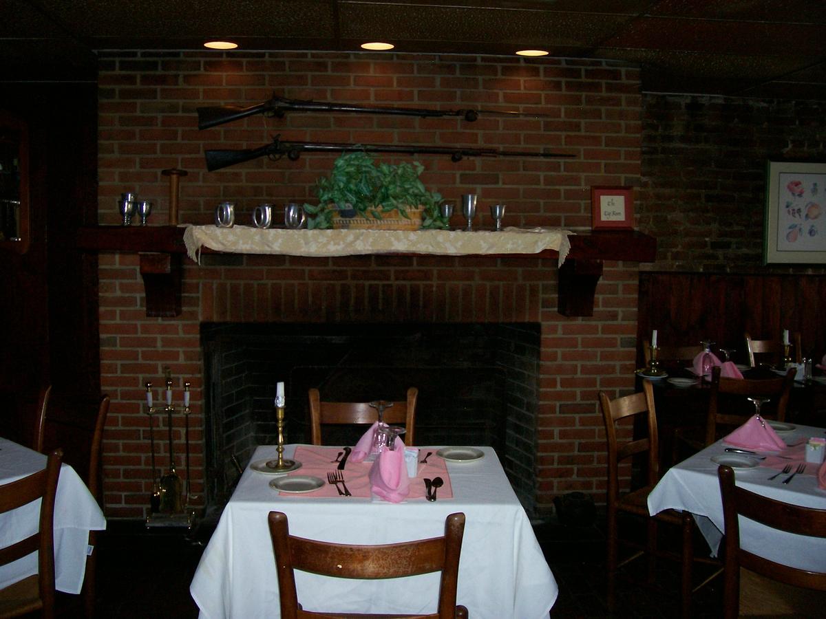 Leesburg Colonial Inn - thumb 17
