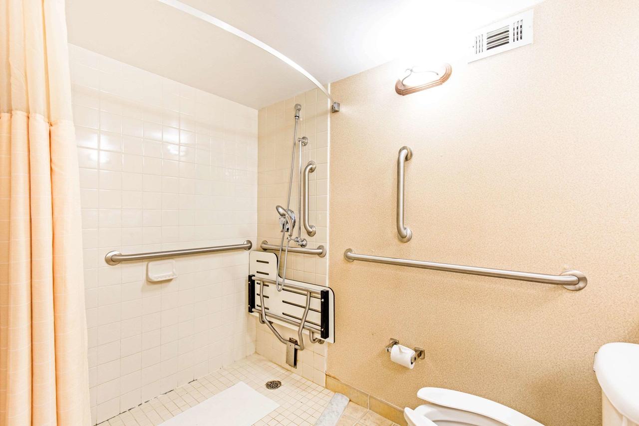 Clarion Hotel Williamsburg I-64 - thumb 12