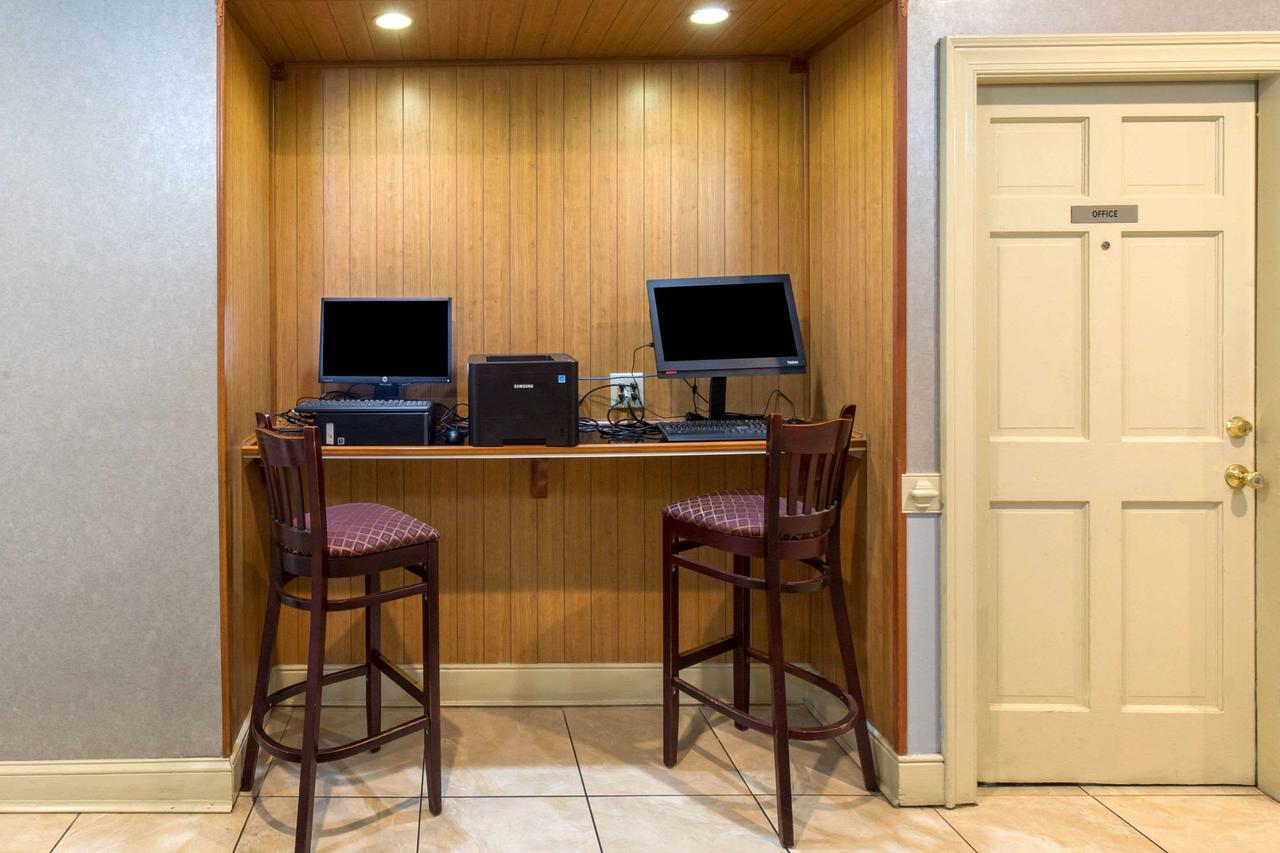 Clarion Hotel Williamsburg I-64 - thumb 19