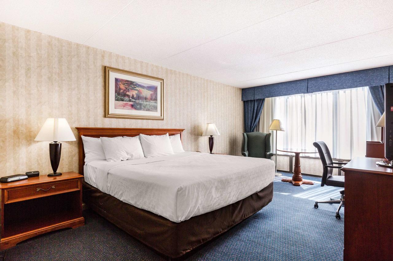 Clarion Hotel Williamsburg I-64 - thumb 4