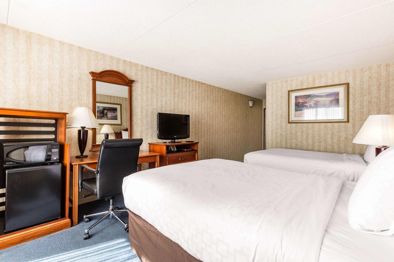 Clarion Hotel Williamsburg I-64 - thumb 14