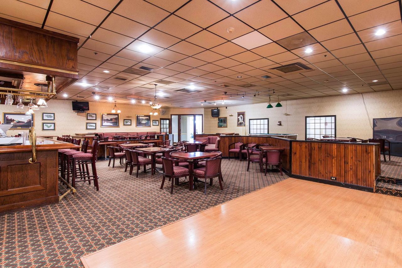 Clarion Hotel Williamsburg I-64 - thumb 27