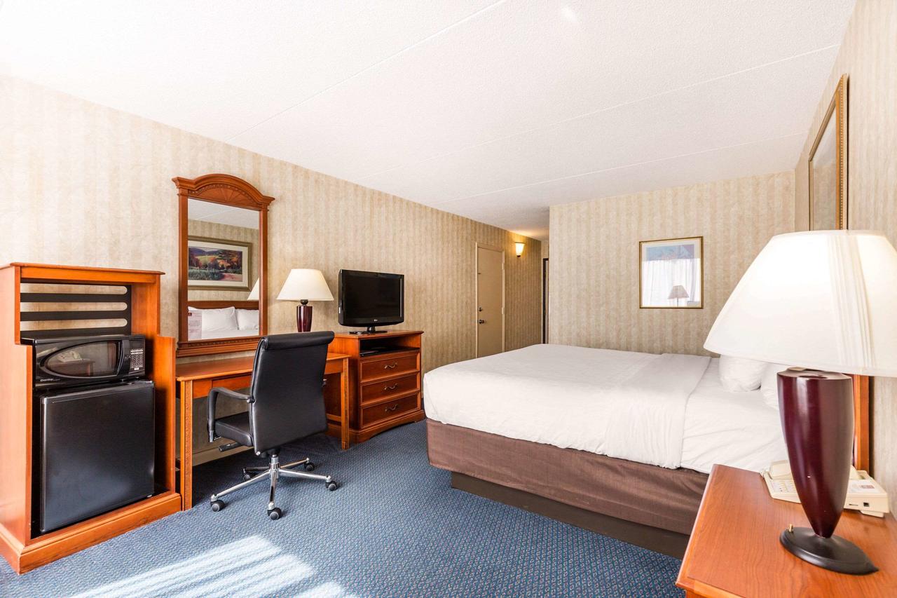 Clarion Hotel Williamsburg I-64 - thumb 33