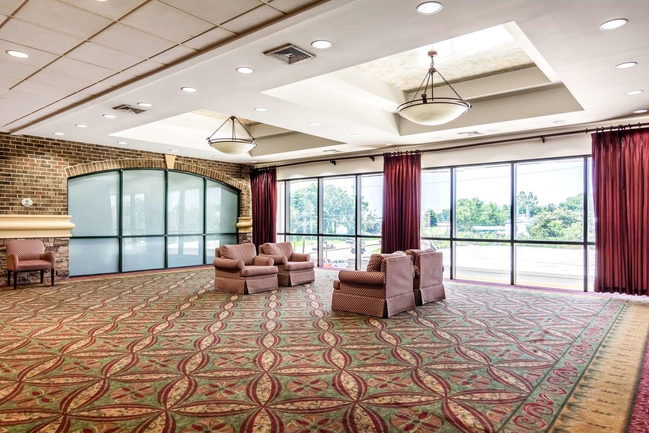 Clarion Hotel Central - thumb 1