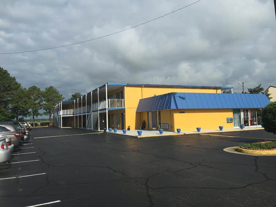 Belmont Inn And Suites - thumb 10