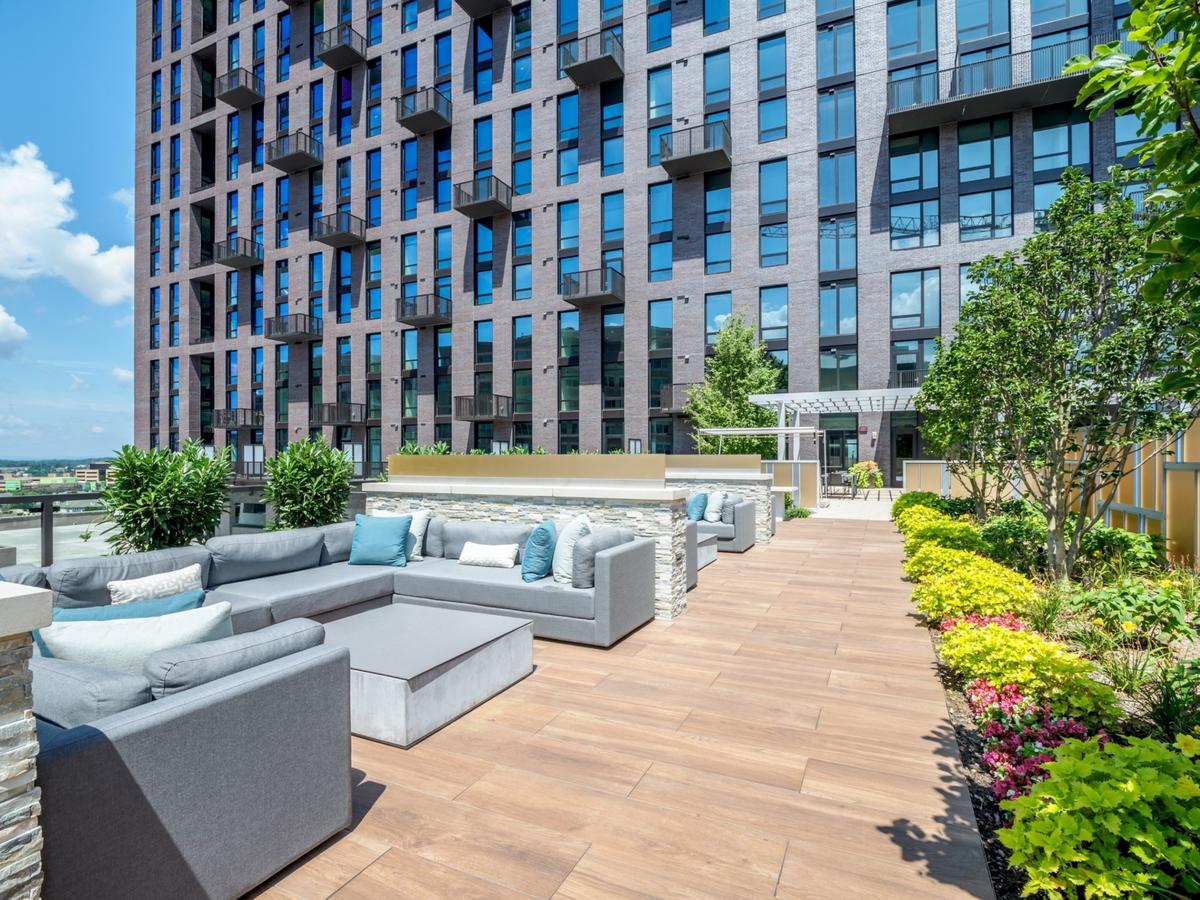 Bluebird Suites At Reston Town Center - thumb 34