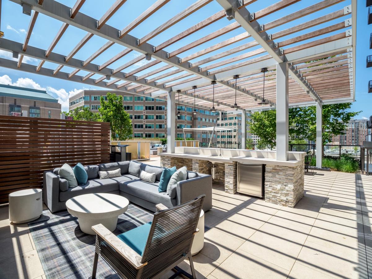 Bluebird Suites At Reston Town Center - thumb 39