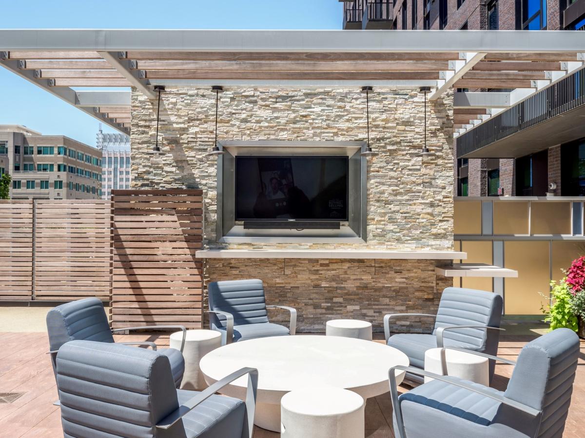 Bluebird Suites At Reston Town Center - thumb 42