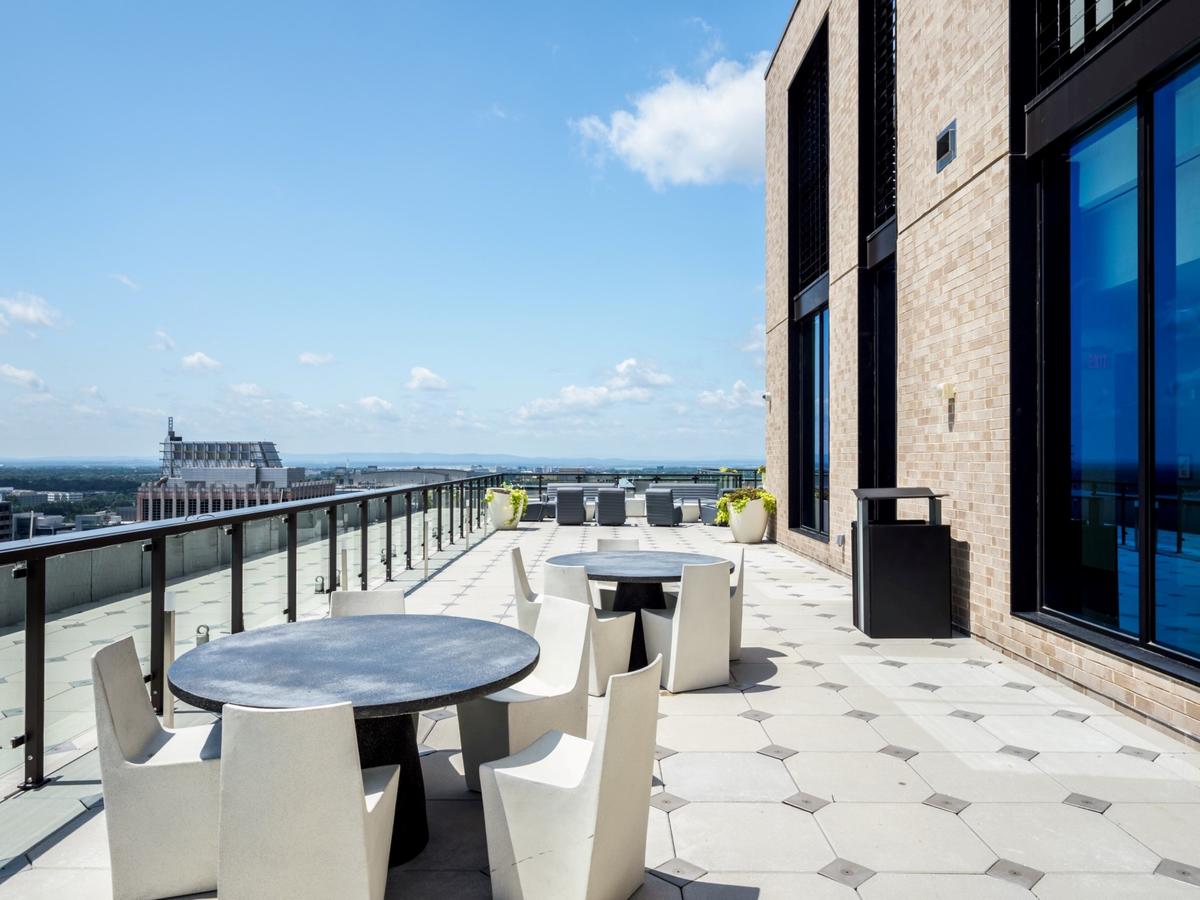 Bluebird Suites At Reston Town Center - thumb 41