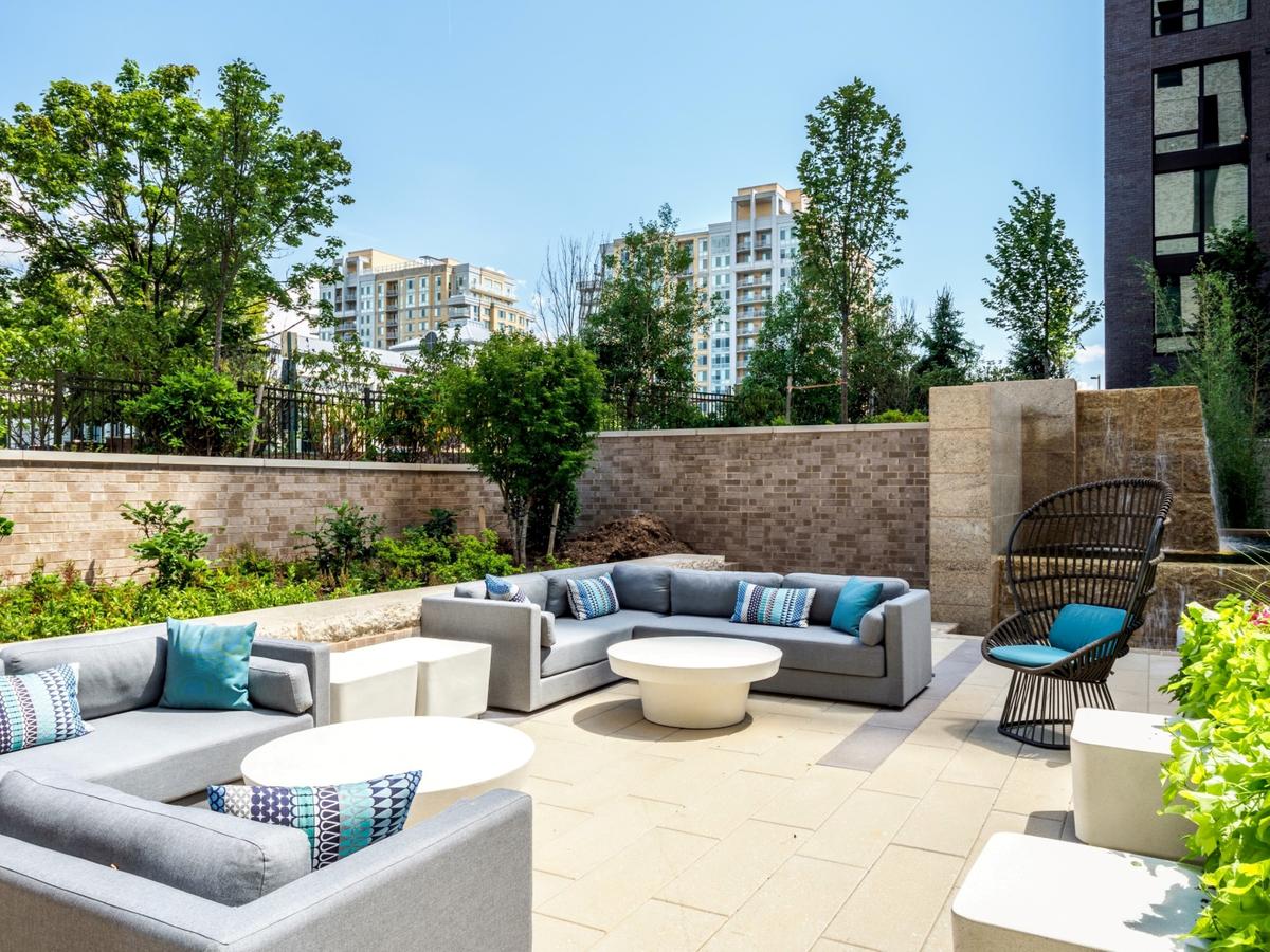 Bluebird Suites At Reston Town Center - thumb 35