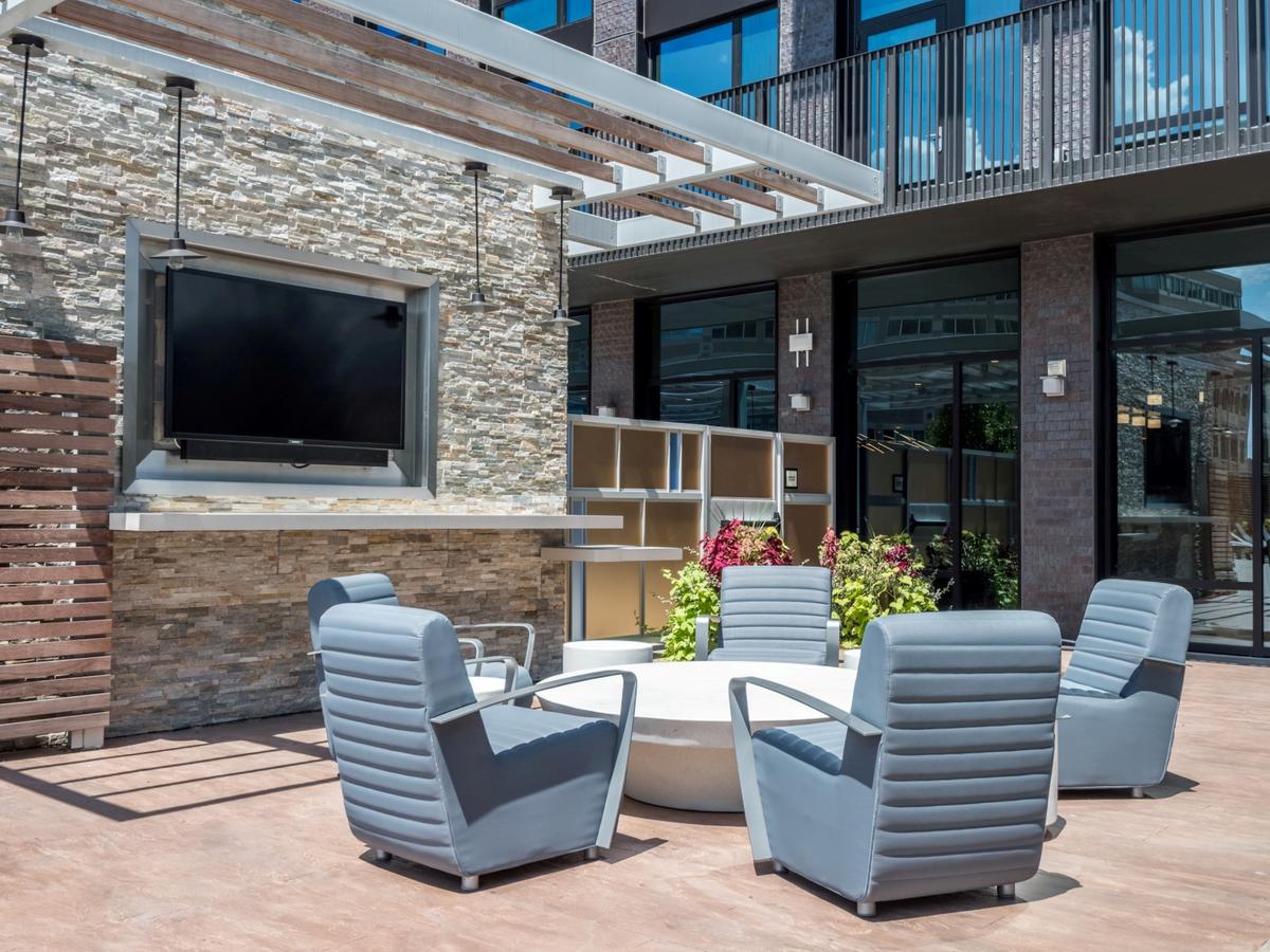 Bluebird Suites At Reston Town Center - thumb 40