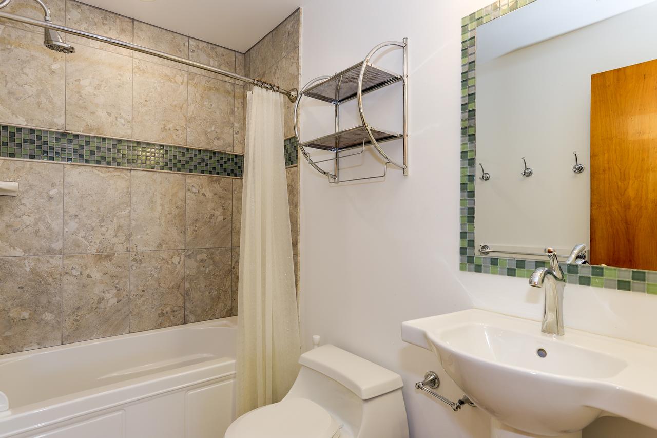 Cozy Beach Cottage, Wave Watching Delight! Sleeps 10! - thumb 26