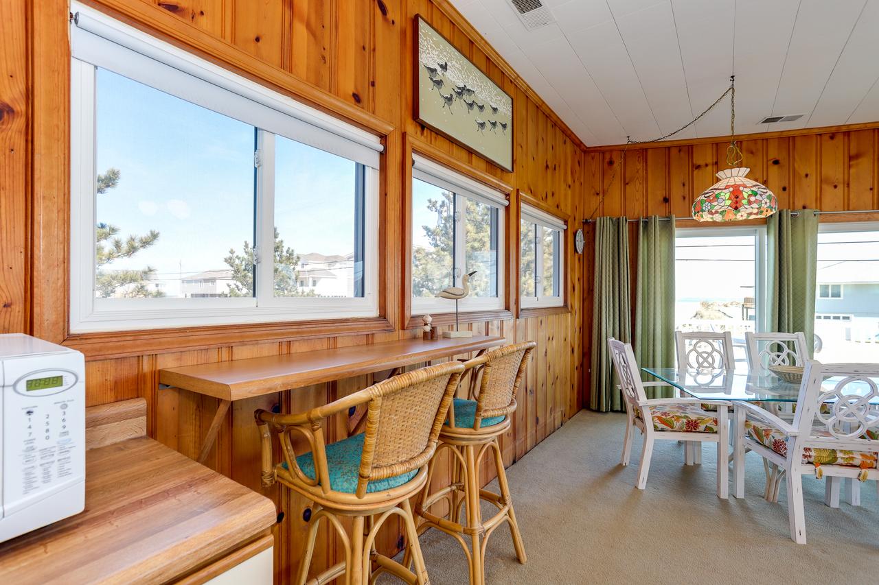 Cozy Beach Cottage, Wave Watching Delight! Sleeps 10! - thumb 21