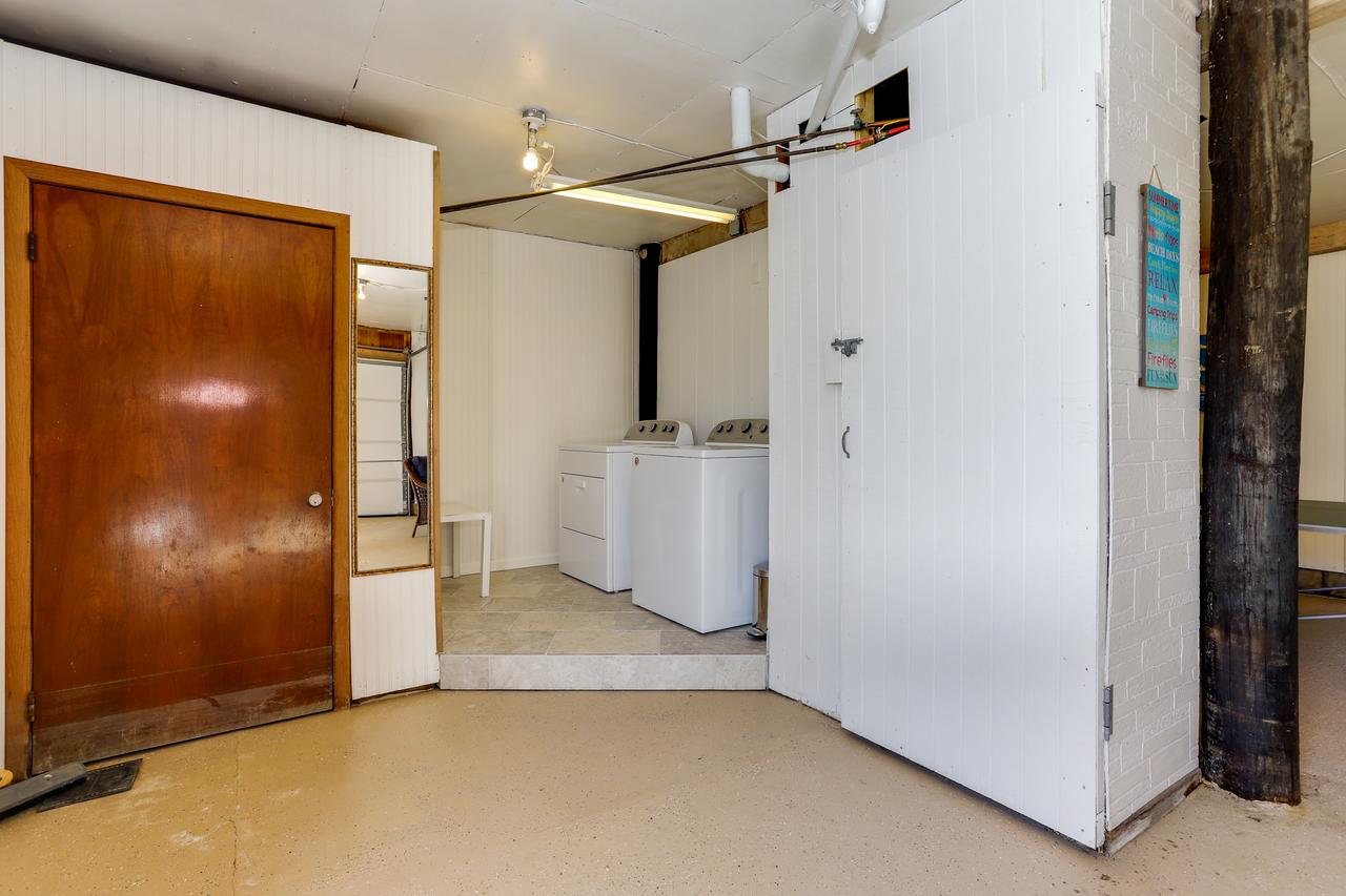 Cozy Beach Cottage, Wave Watching Delight! Sleeps 10! - thumb 30