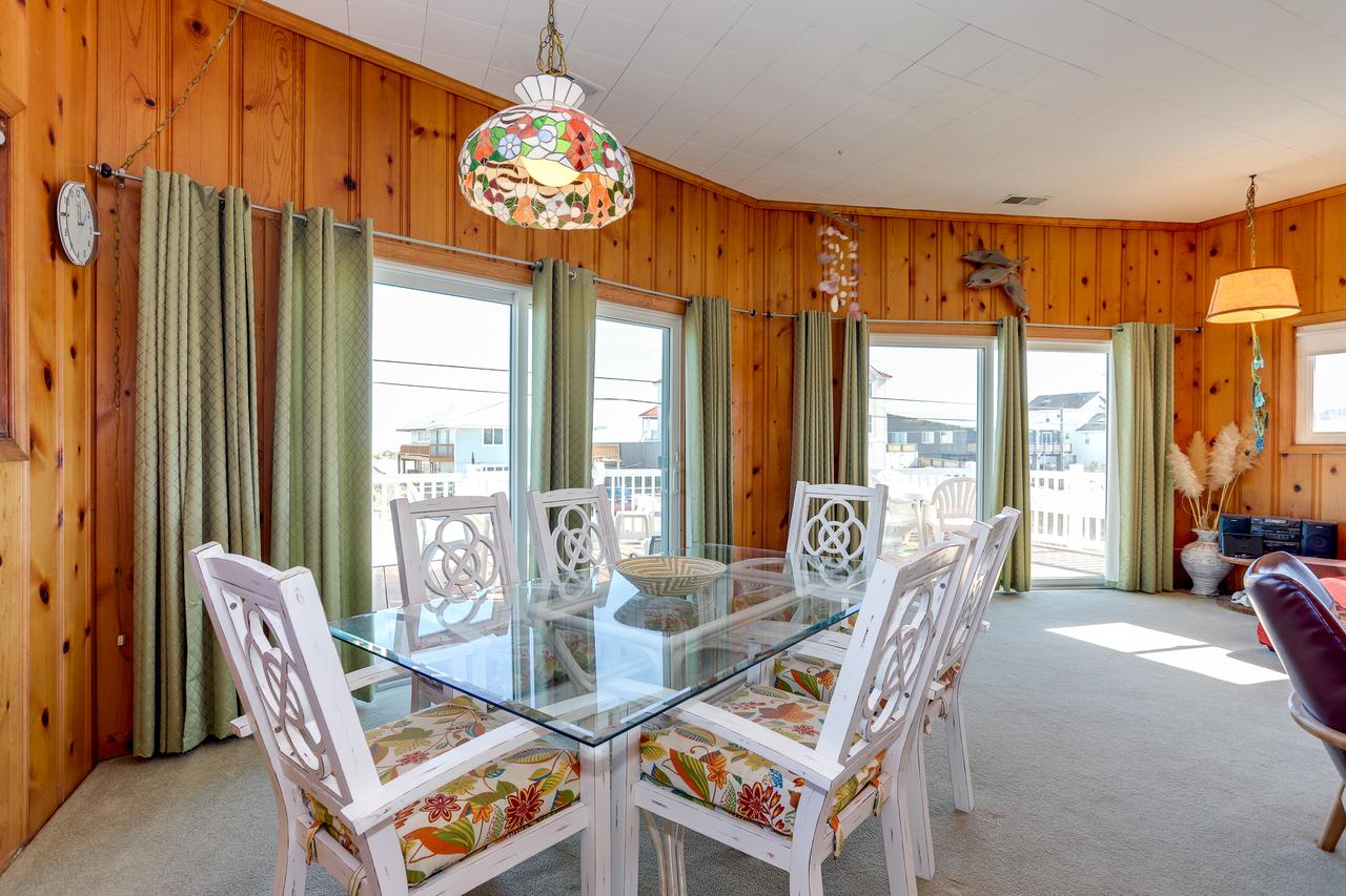 Cozy Beach Cottage, Wave Watching Delight! Sleeps 10! - thumb 35