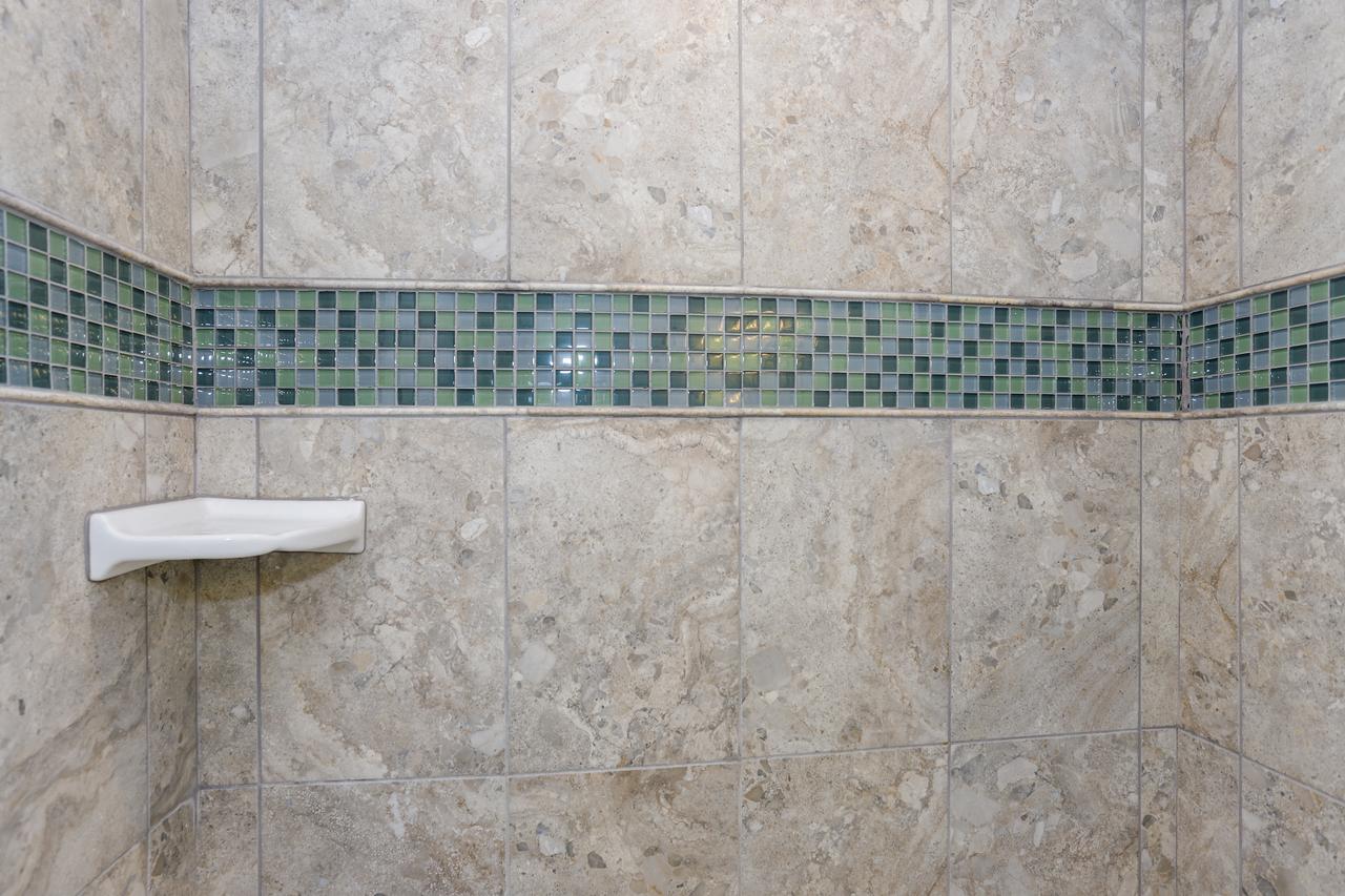 Cozy Beach Cottage, Wave Watching Delight! Sleeps 10! - thumb 37