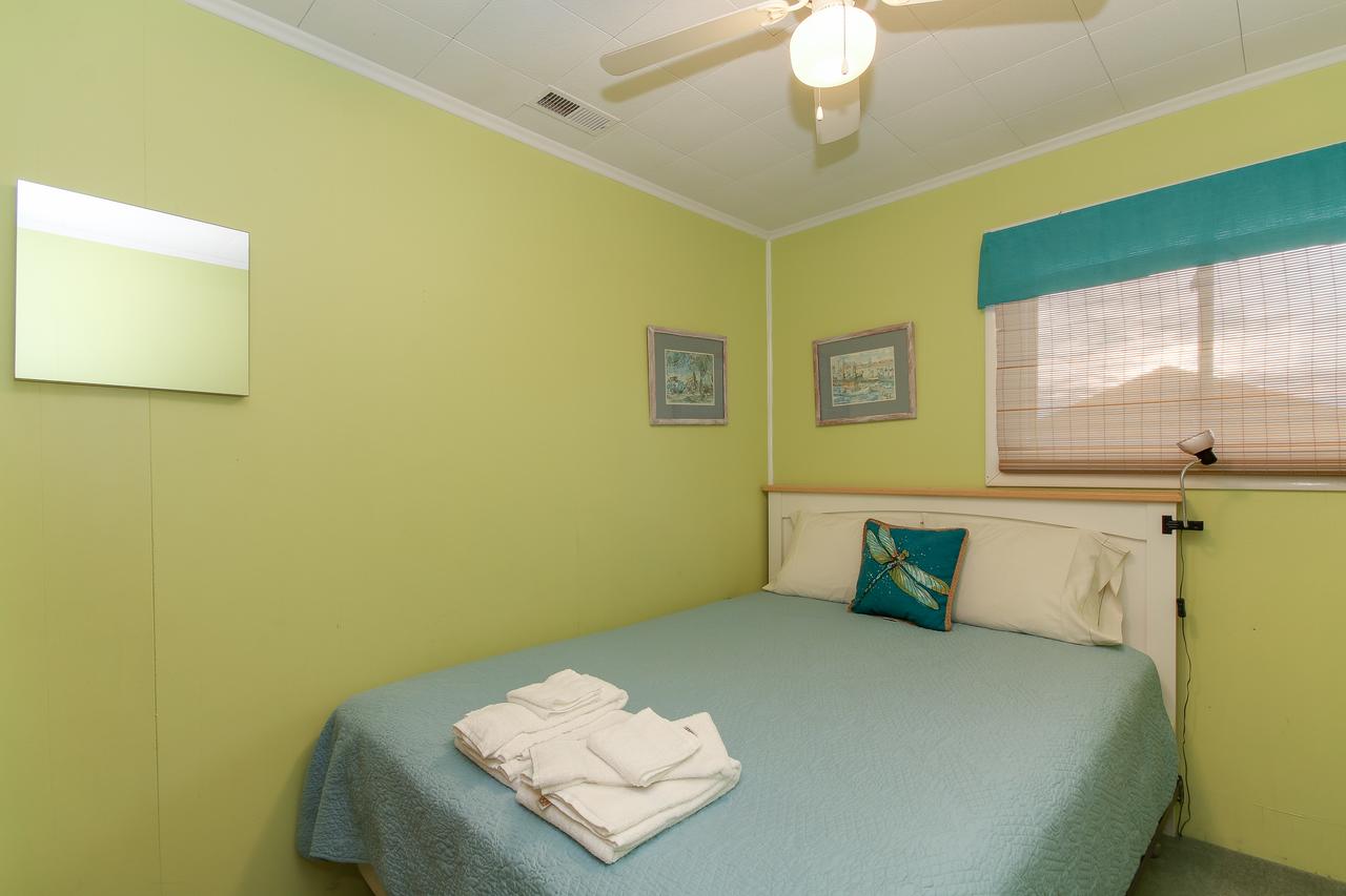 Cozy Beach Cottage, Wave Watching Delight! Sleeps 10! - thumb 27