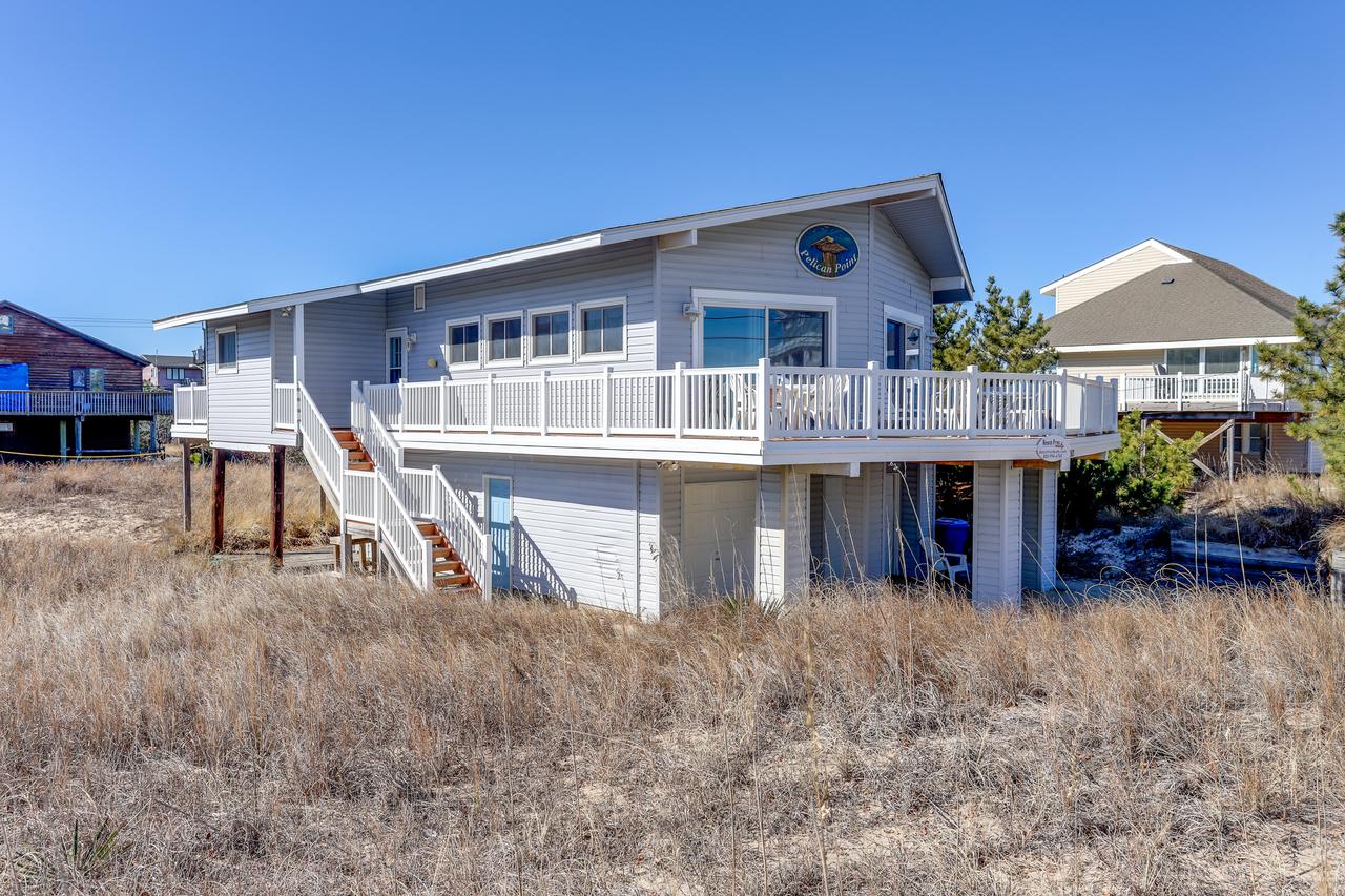 Cozy Beach Cottage, Wave Watching Delight! Sleeps 10! - thumb 0