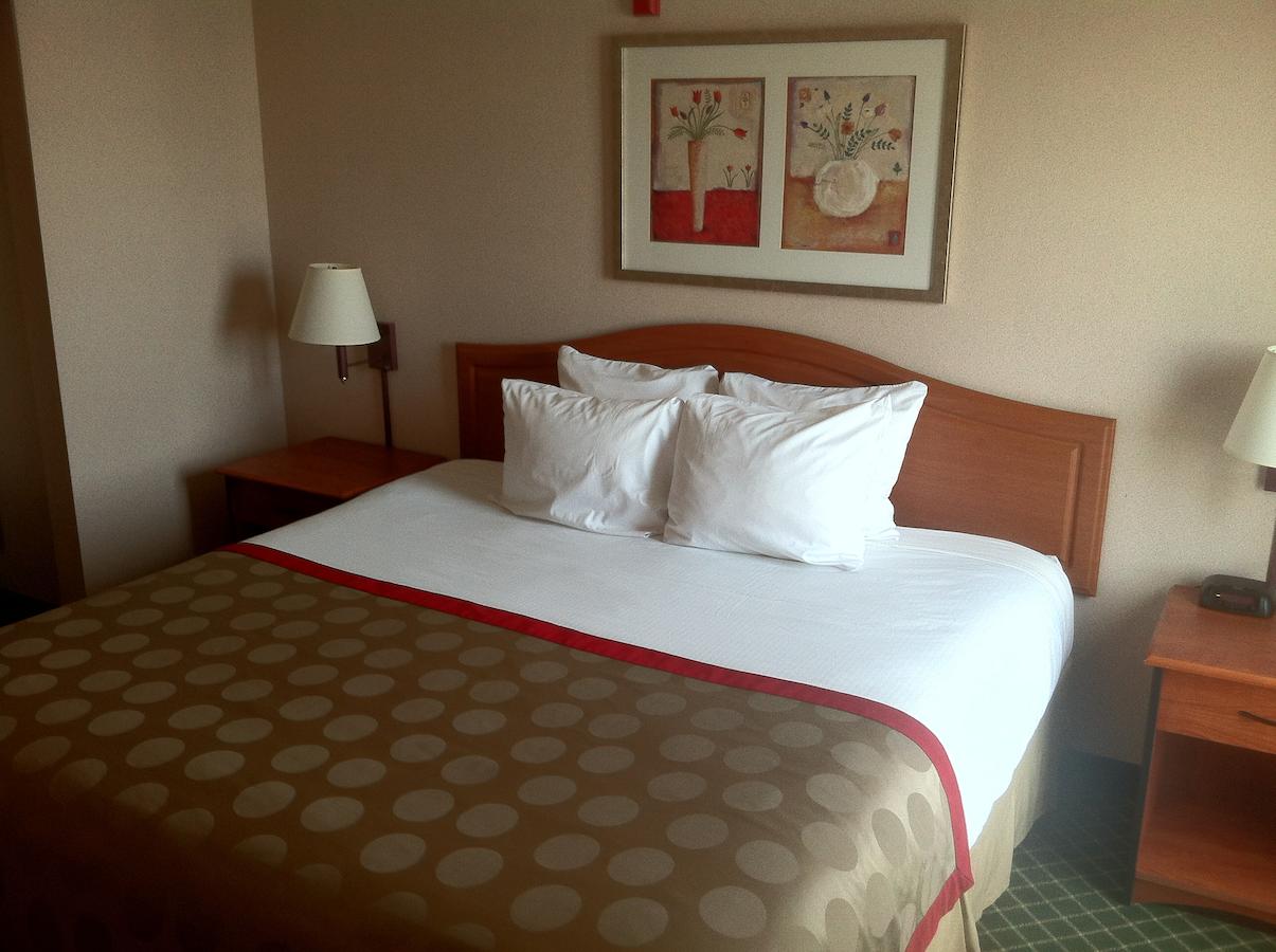Ramada By Wyndham SeaTac Airport - thumb 1