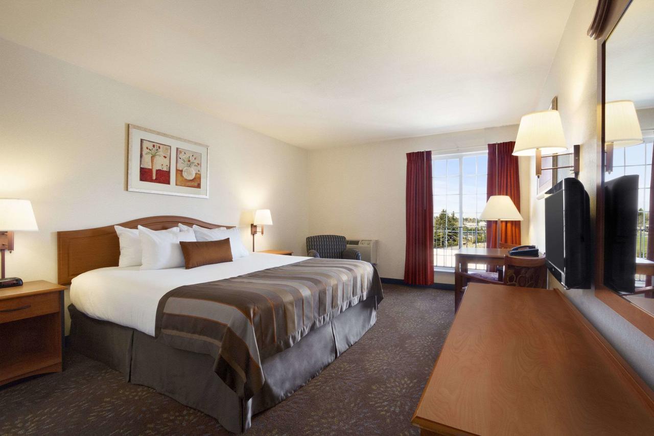 Ramada By Wyndham SeaTac Airport - thumb 36