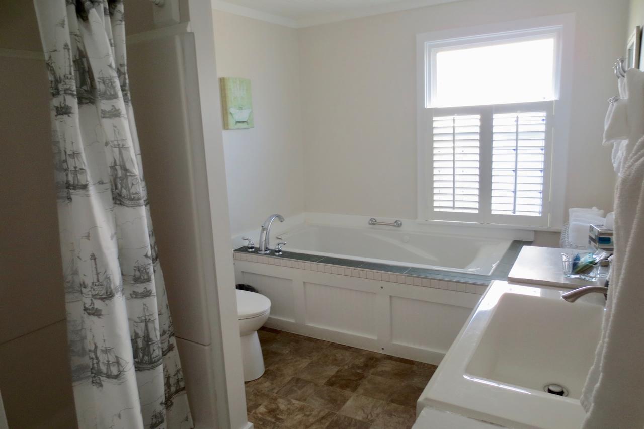 Boardwalk Cottages - thumb 7