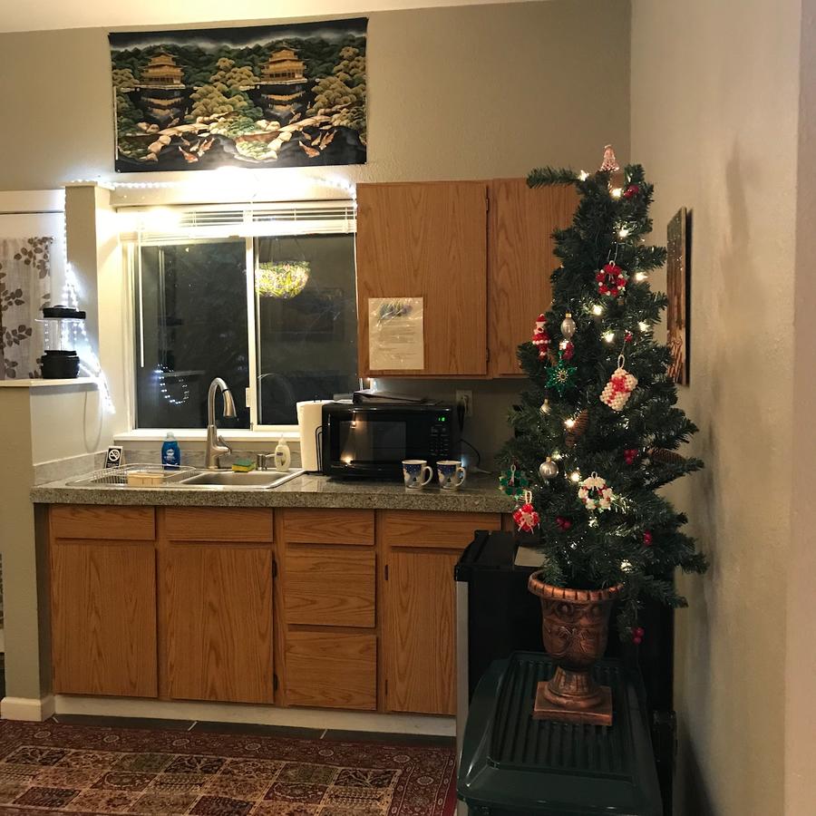 Mountain Meadows Inn - thumb 22