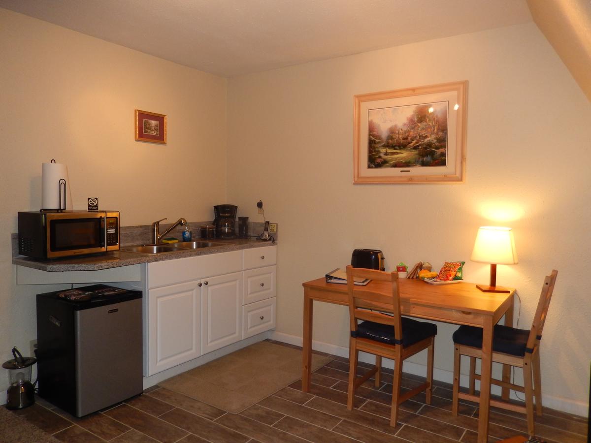 Mountain Meadows Inn - thumb 0