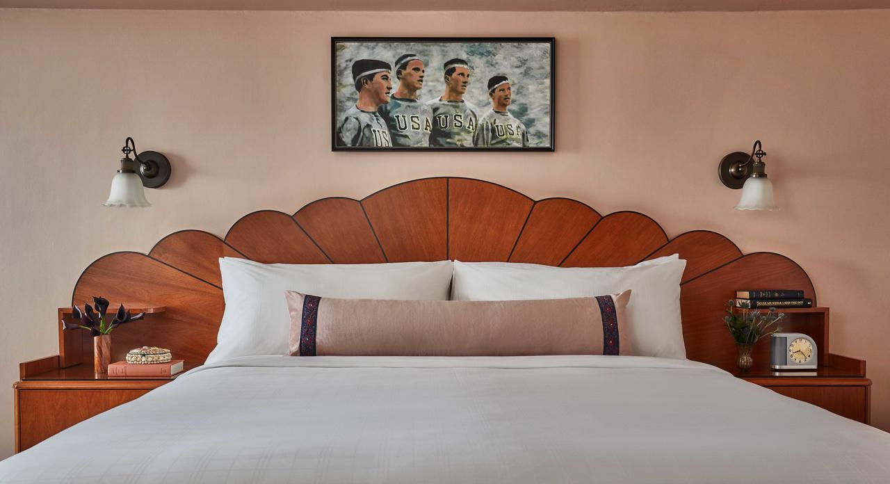 Graduate Seattle - thumb 24