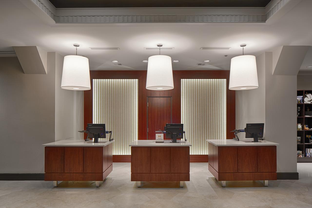 Hilton Seattle - thumb 3