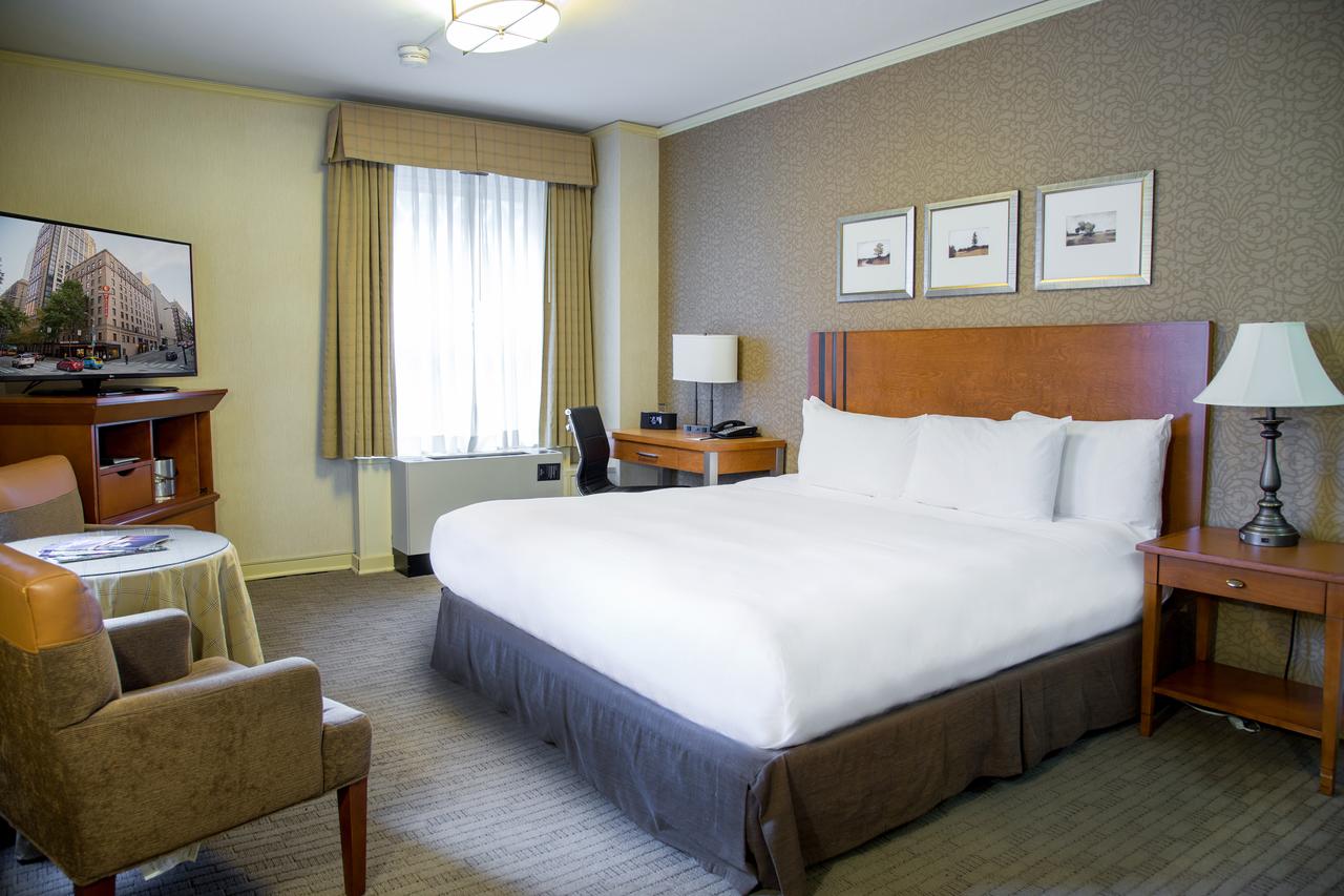 Executive Hotel Pacific - thumb 2