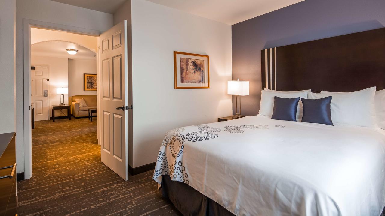 Best Western Plus Edmonds Harbor Inn - thumb 40