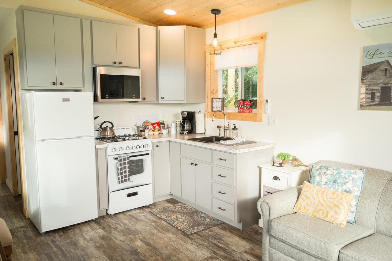 Oostema Farmstead Inn Tiny House - thumb 7