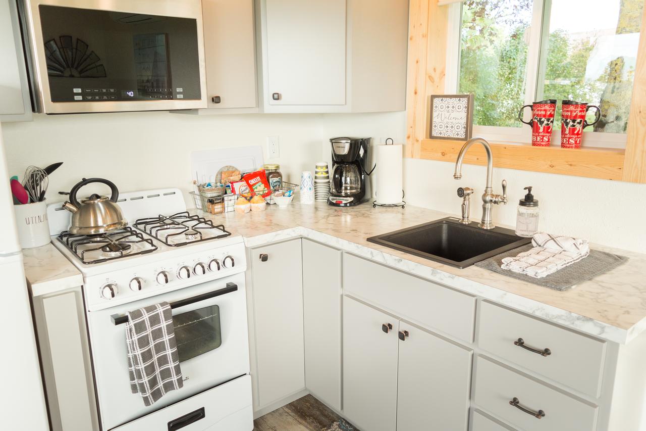 Oostema Farmstead Inn Tiny House - thumb 8