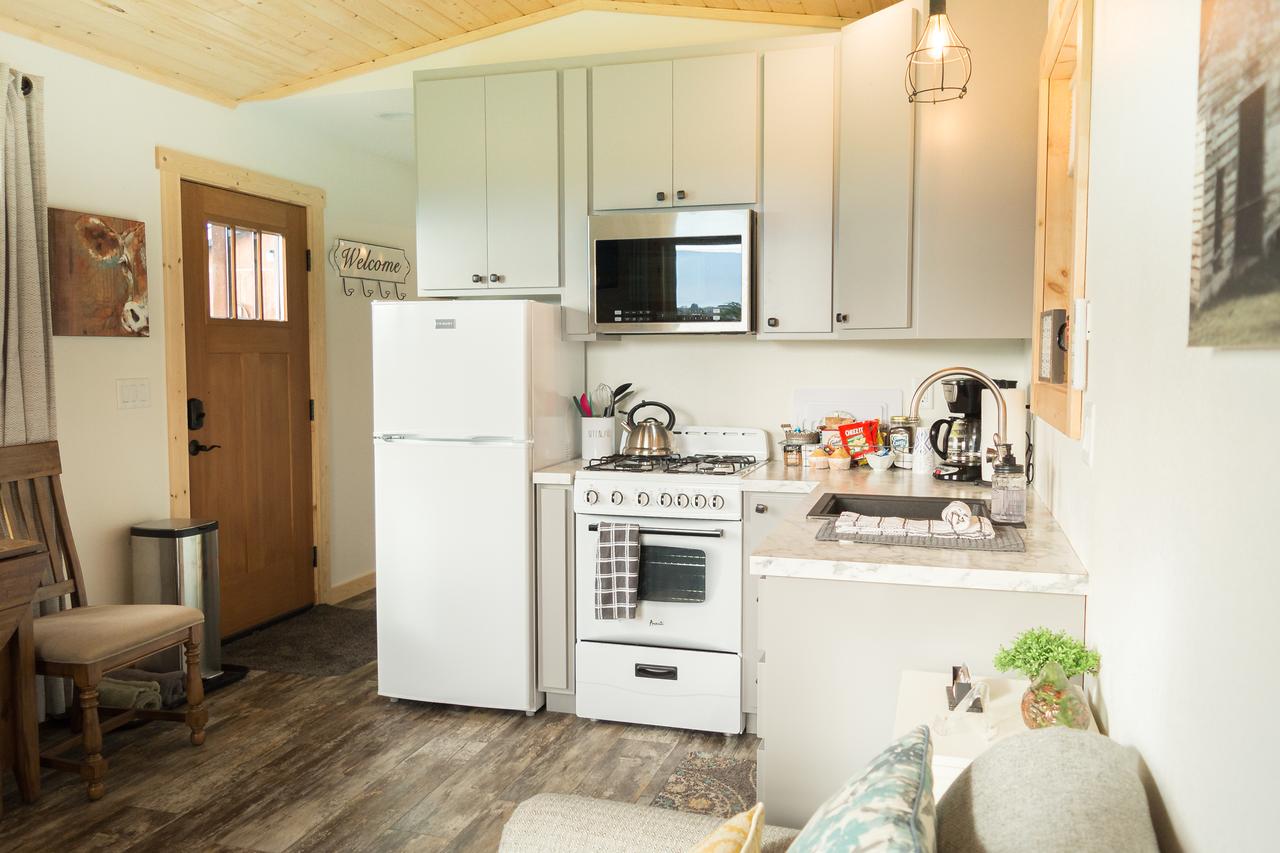 Oostema Farmstead Inn Tiny House - thumb 9