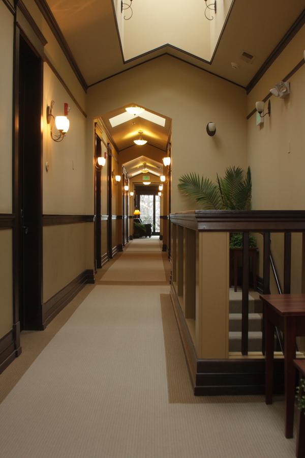 Lakeview Hotel - thumb 8