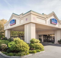 Howard Johnson Plaza by Wyndham Yakima - Hotels Santiago