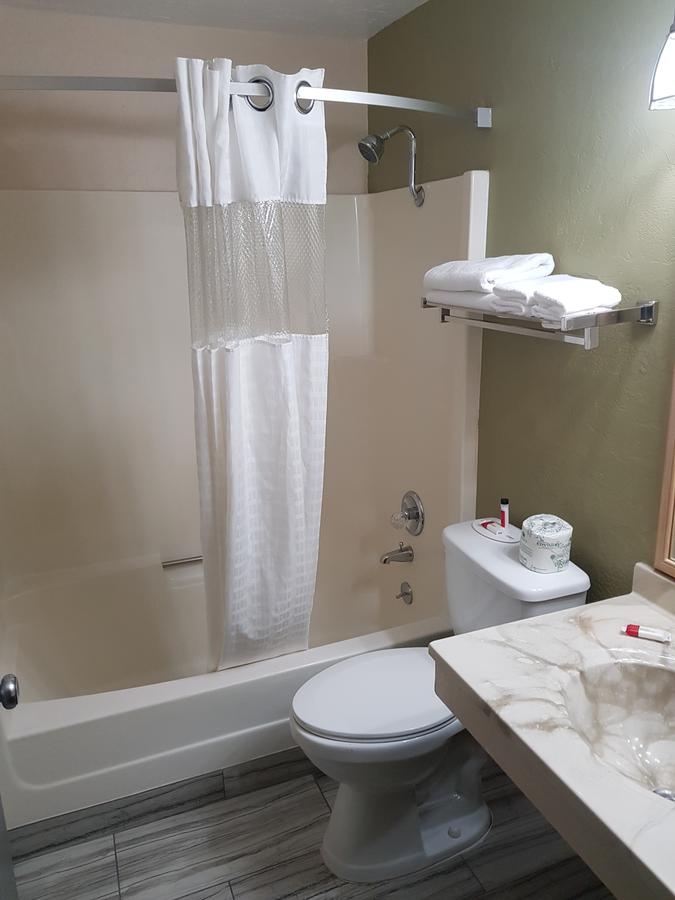 Super 8 By Wyndham Shelton - thumb 36