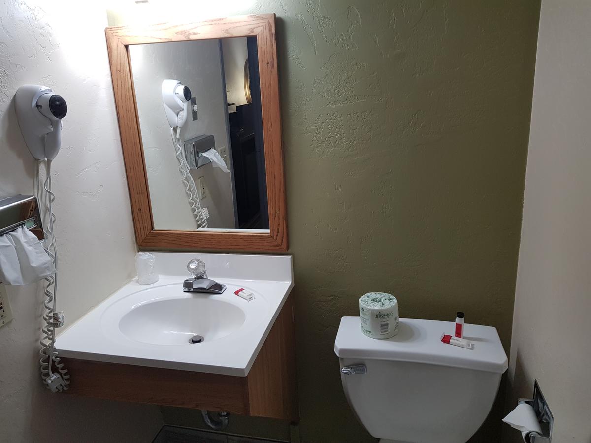 Super 8 By Wyndham Shelton - thumb 16