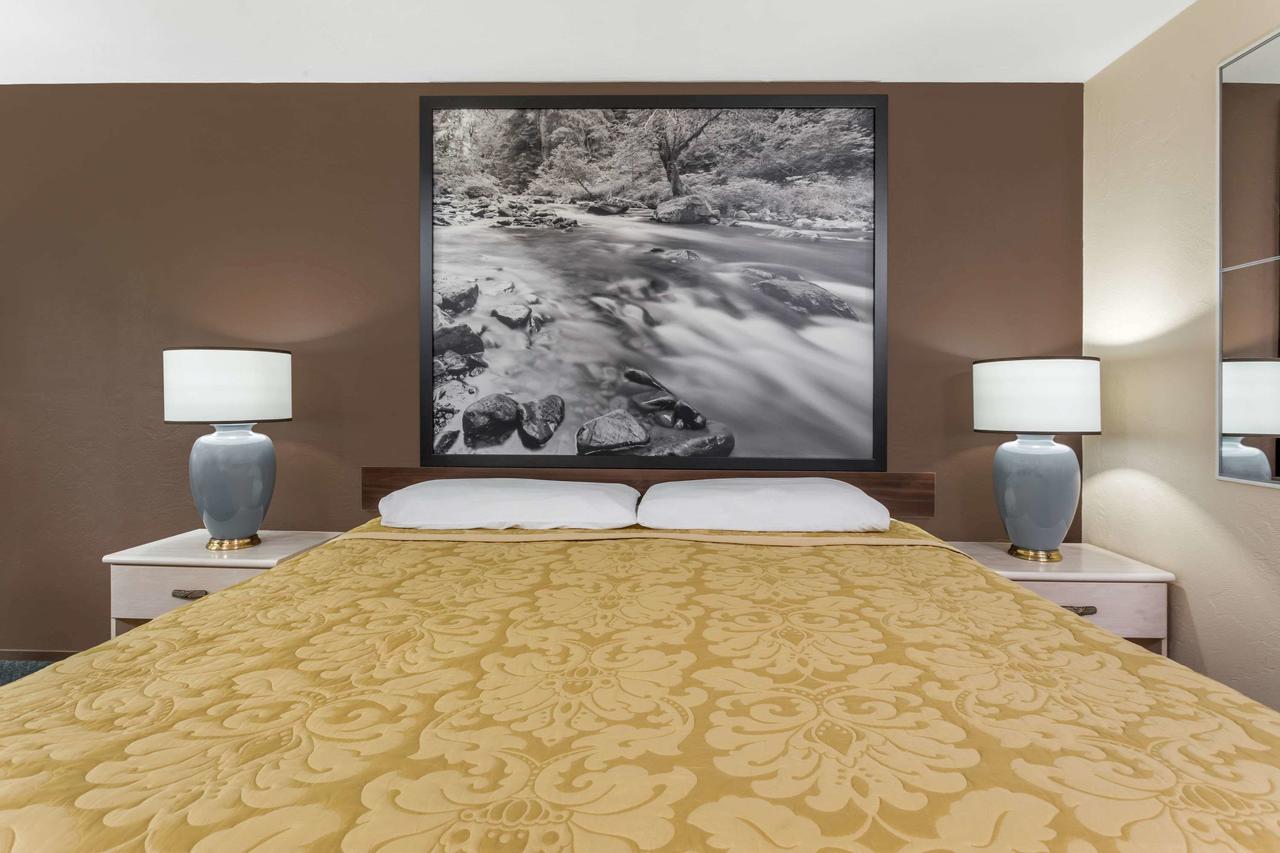 Super 8 By Wyndham Shelton - thumb 35