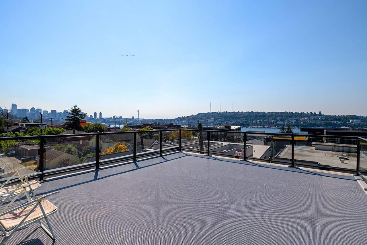 A-Seattle Urban Village- Orcas- Roof Top View Deck - thumb 0
