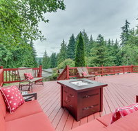 Family Friendly Funhouse Near Langley - USA Accommodation