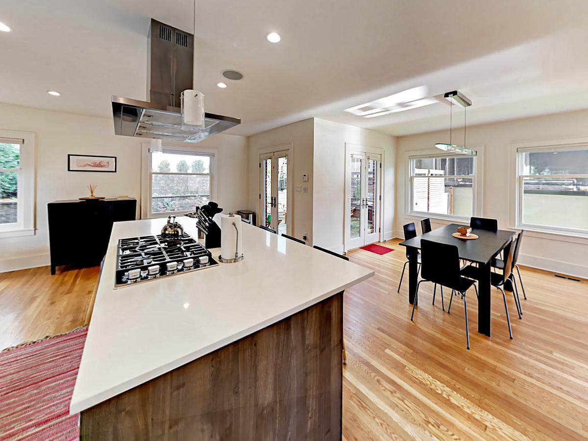346 West Kinnear Place Home - thumb 34