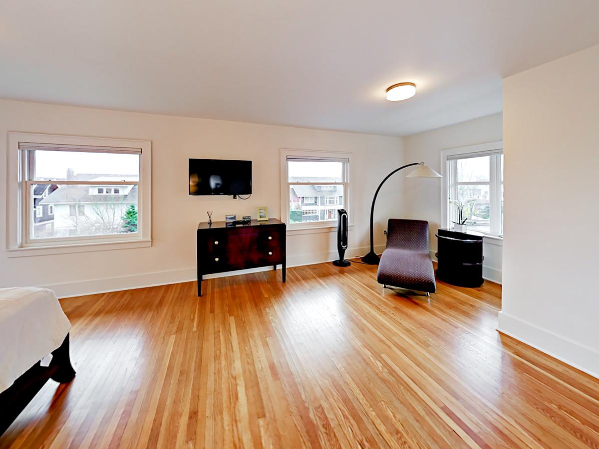 346 West Kinnear Place Home - thumb 20