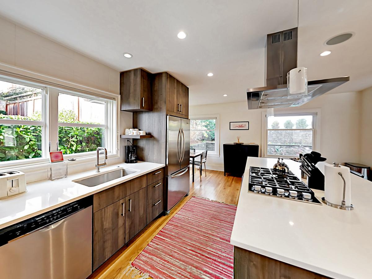 346 West Kinnear Place Home - thumb 6