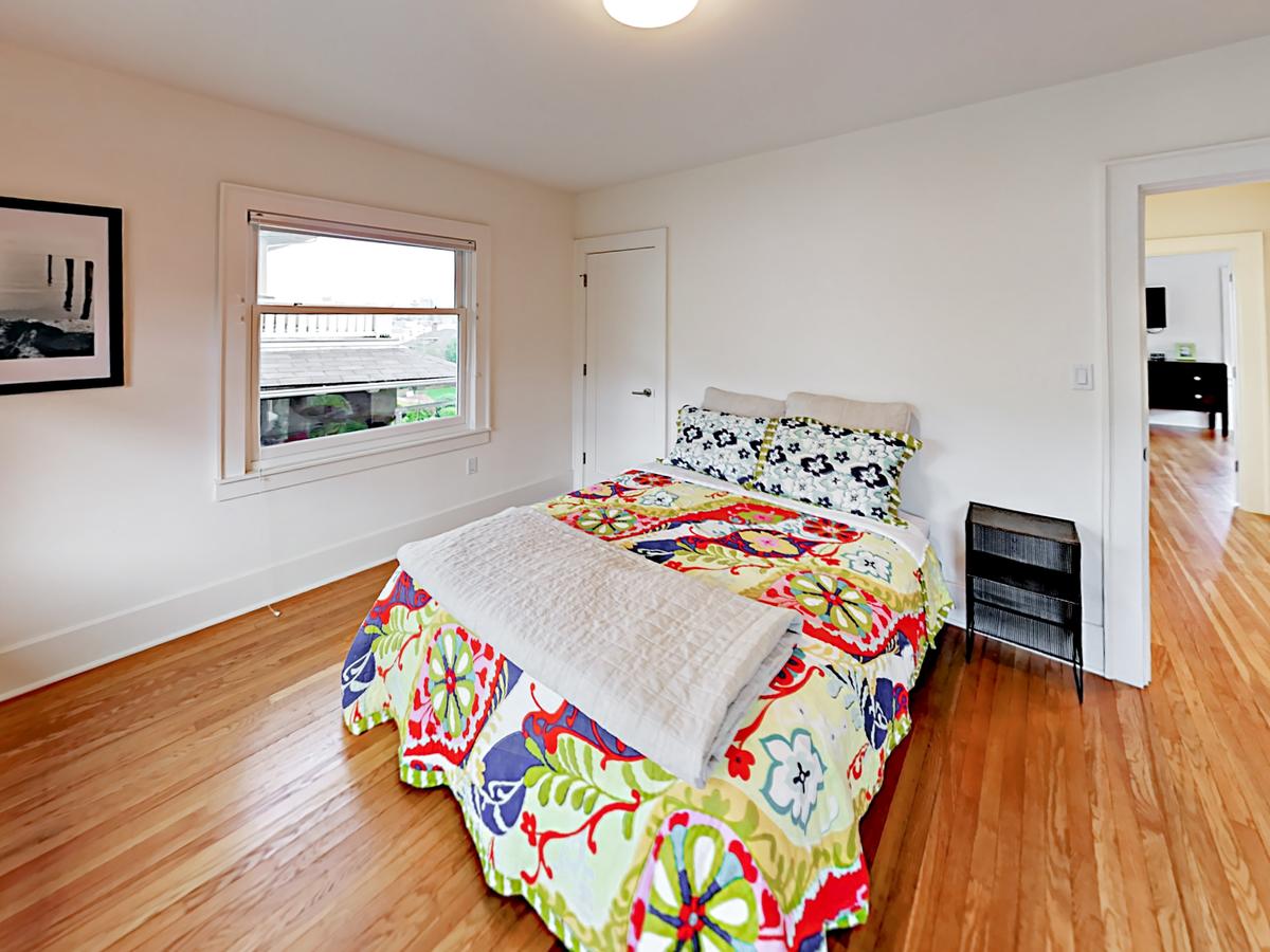 346 West Kinnear Place Home - thumb 7