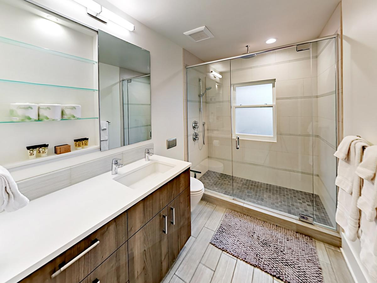 346 West Kinnear Place Home - thumb 33