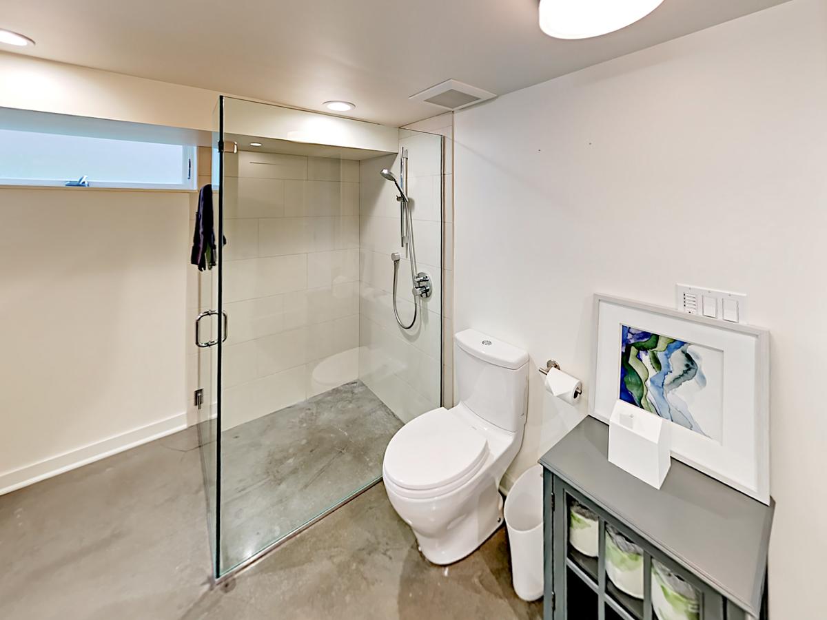 346 West Kinnear Place Home - thumb 8
