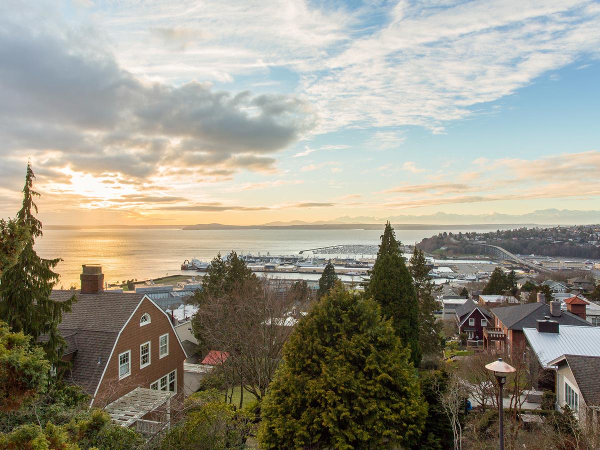 346 West Kinnear Place Home - thumb 1