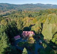 MapleRidge House A BnB for All Seasons - Tourism Bookings