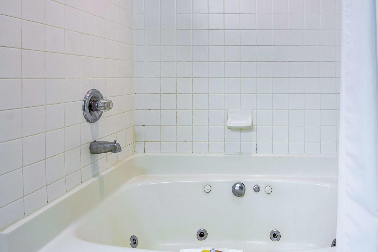 Quality Suites Martinsburg - thumb 3